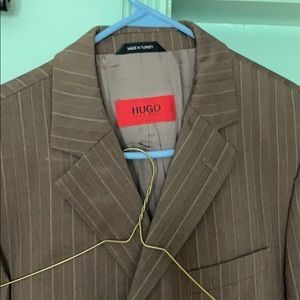 Hugo boss slim fit suit. 3 button. Pants 33/30 38R